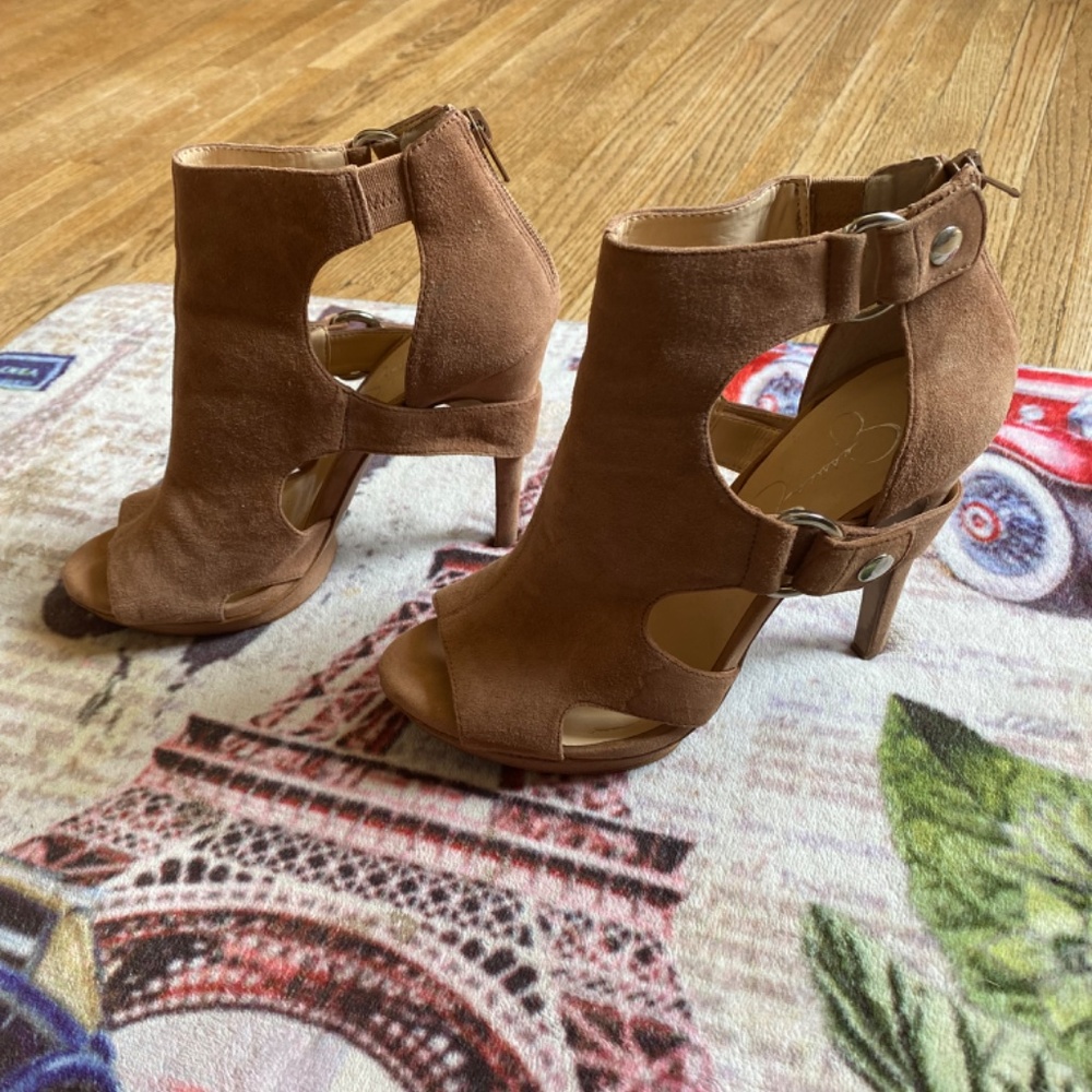 Heels - Picture 2 of 5
